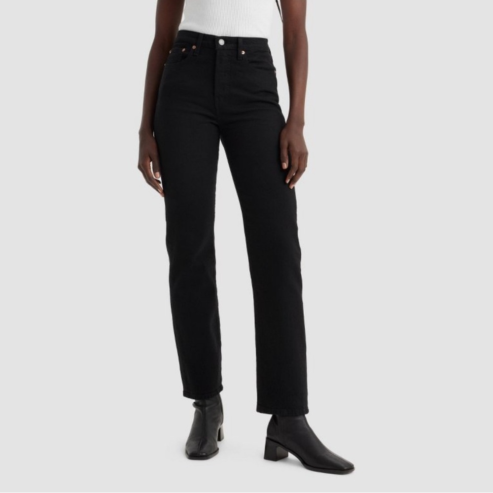 Women’s Levis black jeans